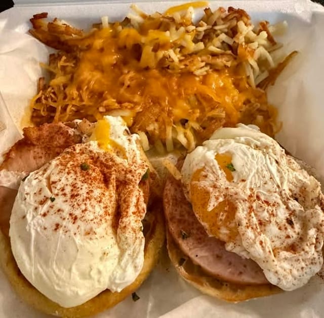 Eggs Benedict (2 Eggs).