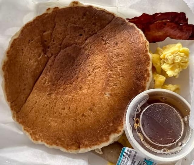 1x4 - 1 Pancake, 1 Egg, 1 Bacon, 1 Sausage.